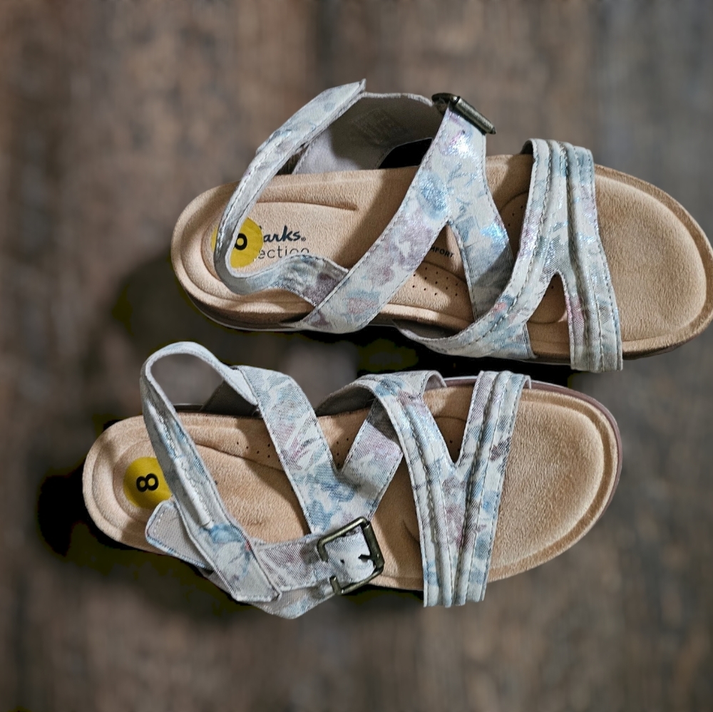 Clark's Collection Women's Brynn Step Sand Floral Sandals Size 8